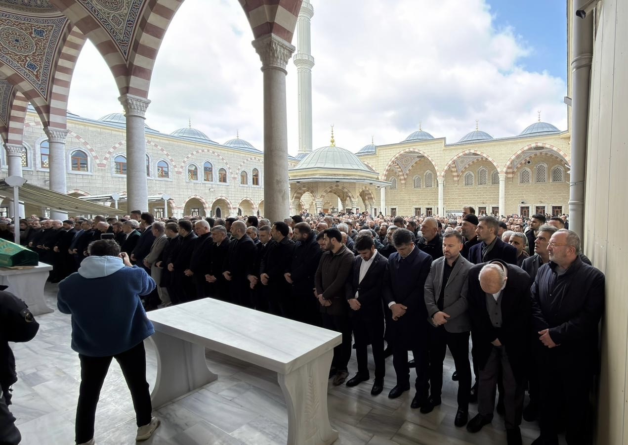 Önceki Dönem İl Başkan Yardımcımız Tarkan Burçak Uygun’un kıymetli dedesi Mustafa Dedeoğlu’nu ebediyete uğurladık.