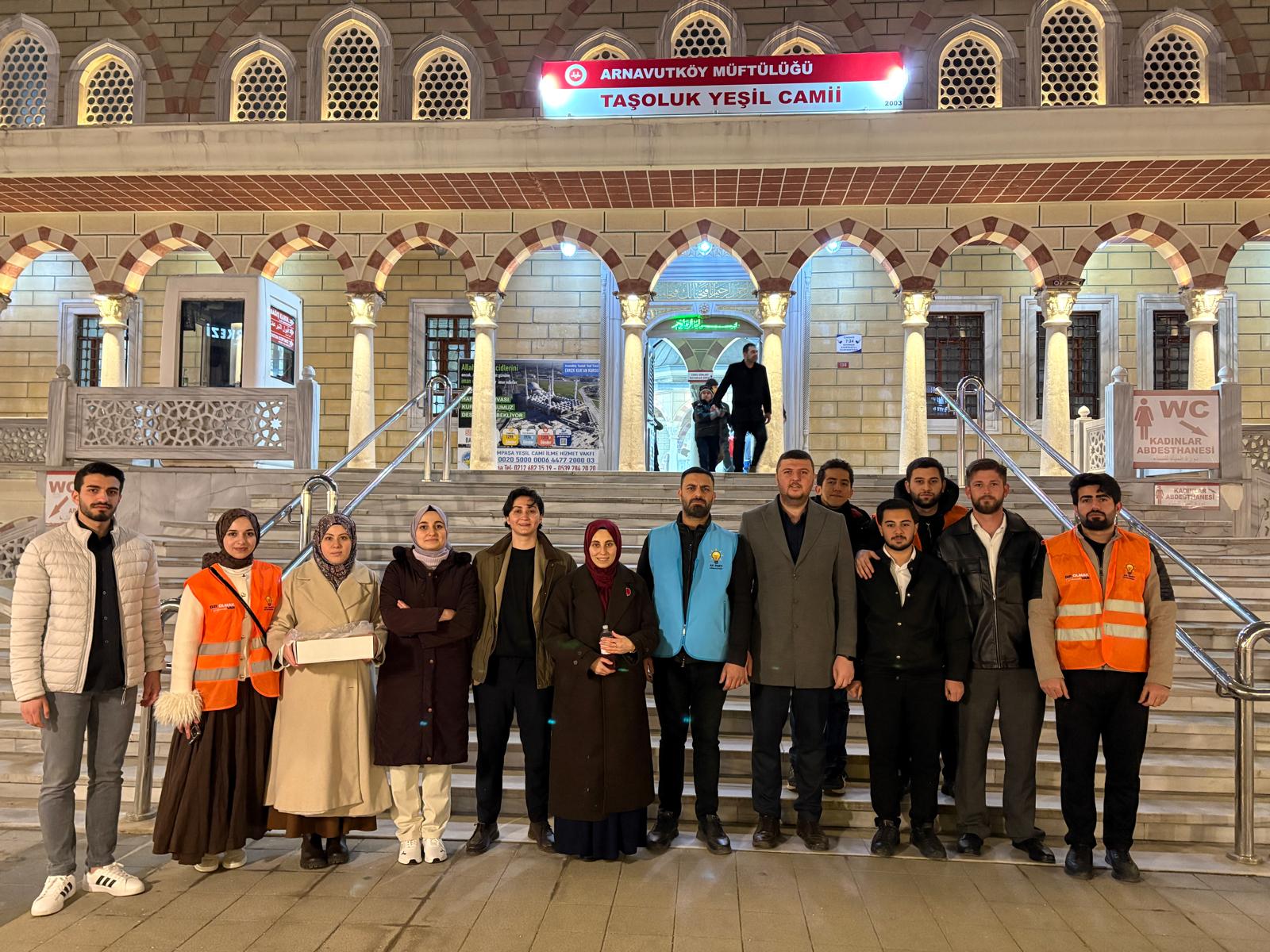 Teravi sonrası camilerimizde lokum ikramında bulunduk.