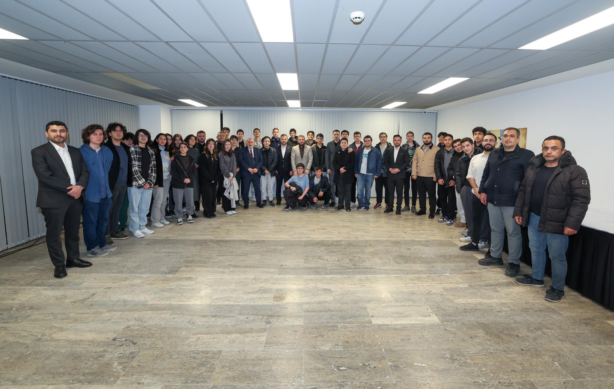 İstanbul Havalimanı Mesleki ve Teknik Anadolu Lisesi öğrencilerimizle sahur programında bir araya geldik.