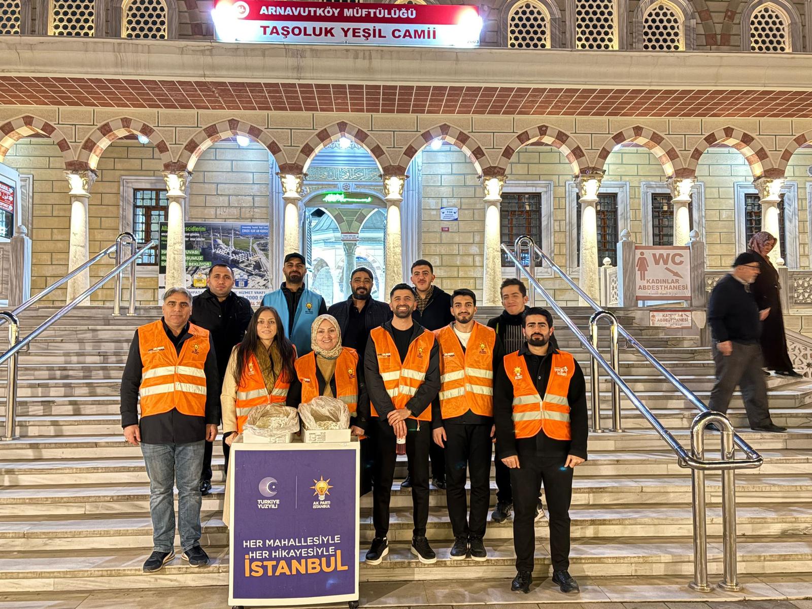 Mübarek Ramazan-ı Şerif’te teravih namazı sonrası Camilerimizde teşkilatımızla lokum ikramında bulunarak rahmet ayının bereketini hep birlikte paylaştık.