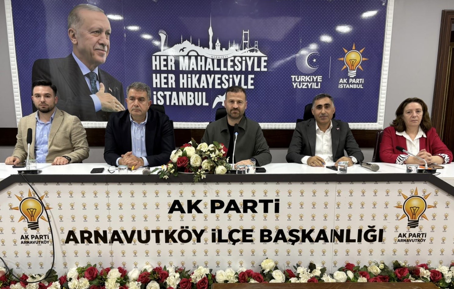 Arnavutköy’de İlk günkü aşkla, omuz omuza.