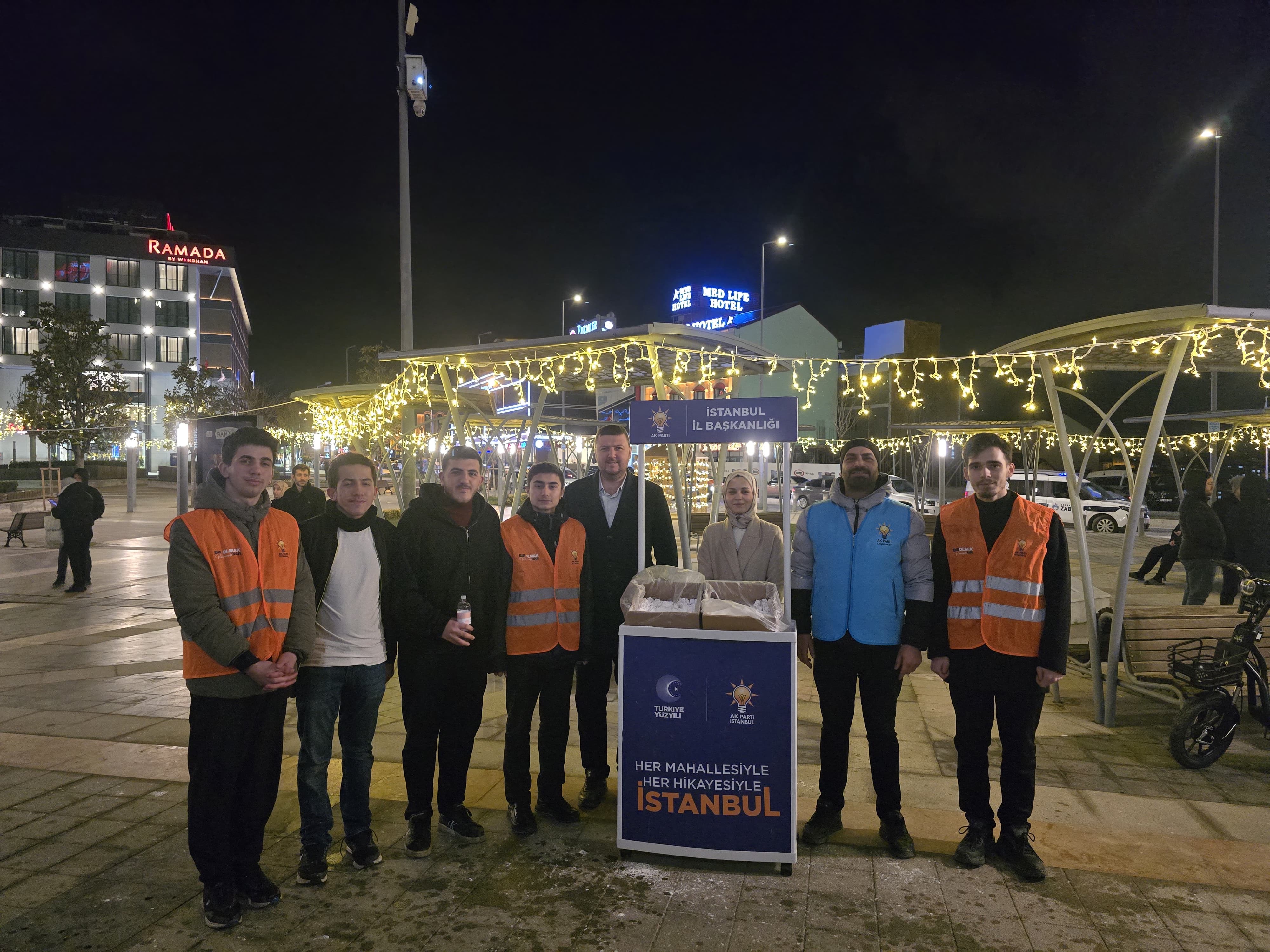 Mübarek Ramazan-ı Şerif’te teravih namazı sonrası Camilerimizde teşkilatımızla lokum ikramında bulunarak rahmet ayının bereketini hep birlikte paylaştık.