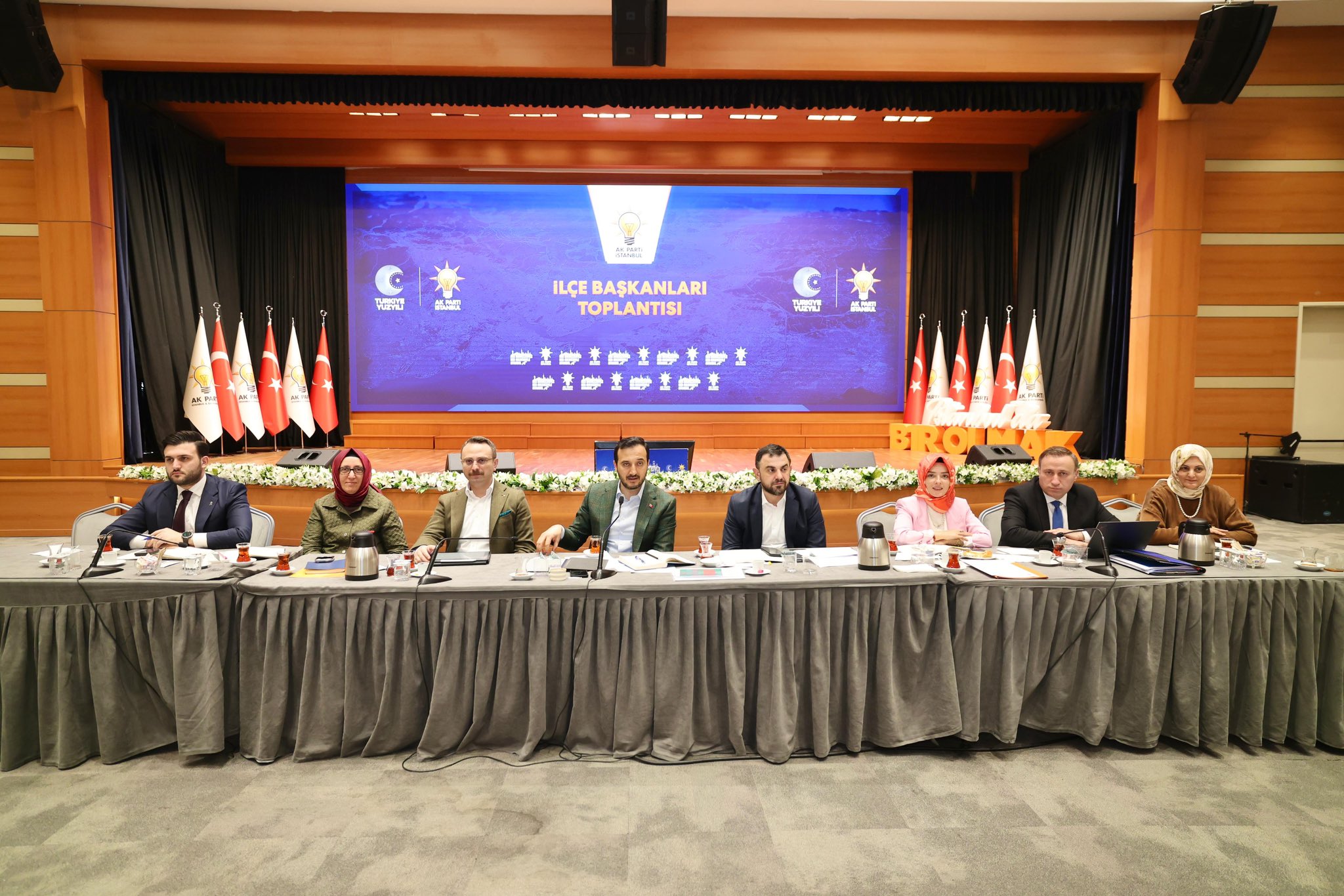 İl Başkanlığımızda, İl Başkanımız Abdullah Özdemir riyasetinde gerçekleştirilen İlçe Başkanları Toplantısına katılım sağladık.